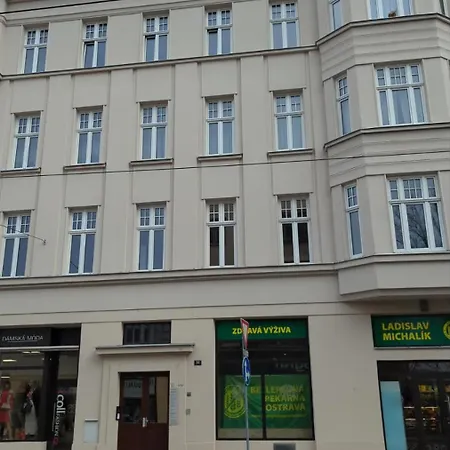 Bydleni V Centru Ov Blizko Stodolni, Bez Vytahu Apartament