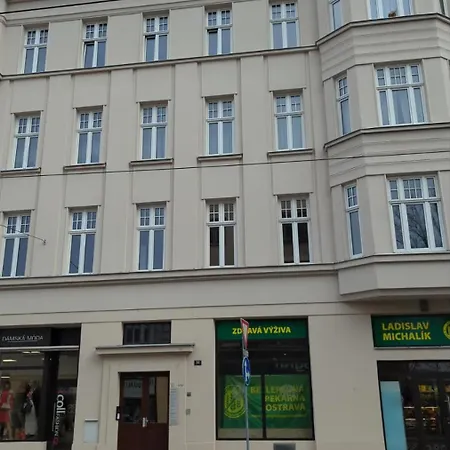 Bydleni V Centru Ov Blizko Stodolni, Bez Vytahu Apartament